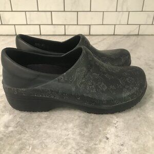 Crocs Clog Shoes Womens 7 Black Floral Embossed Work Dual Comfort Slip Resistant